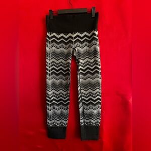 🍋Lululemon Waffle Knit Black and Gray Leggings Size 6